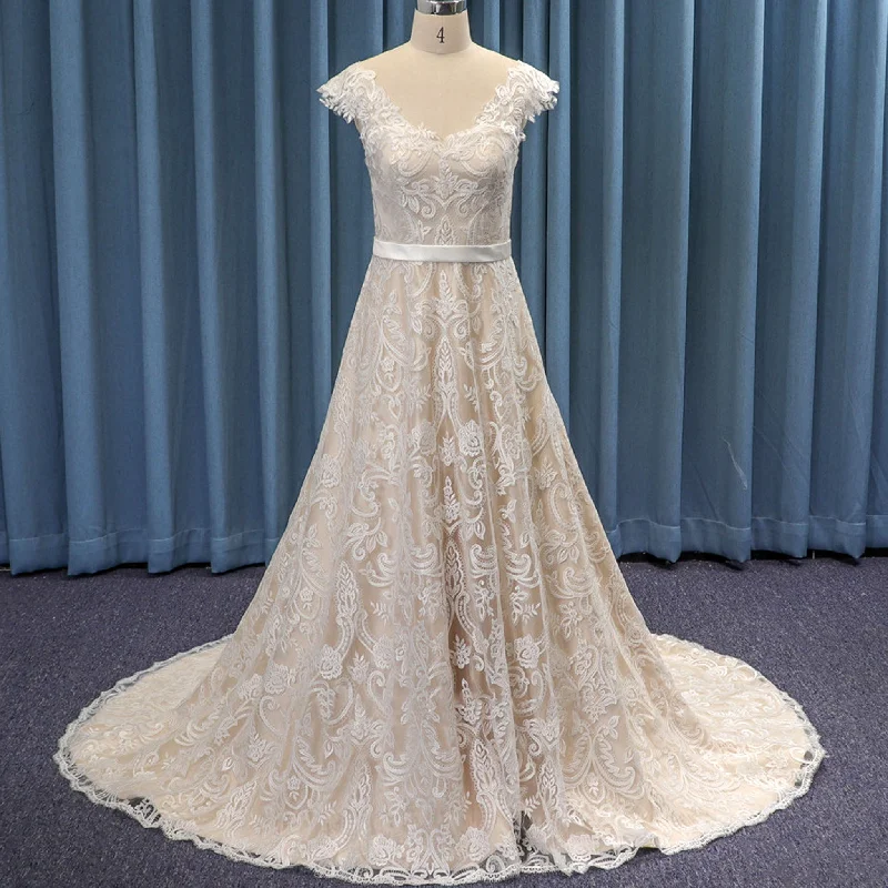 Parisian Effortless Chic Style Floral Lace A-line Bridal Gown Wedding Dress with Capped Sleeve