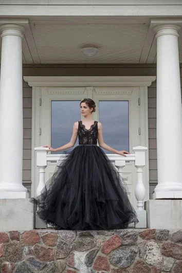 Summer Essentials A-Line  Black Wedding Dress Straps Sleeveless Low-V Back Lace Ruffles Sash/Ribbon