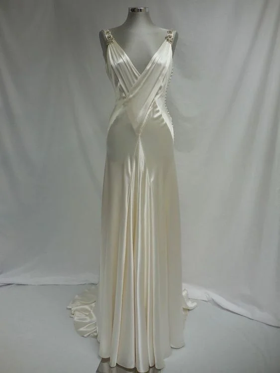 Style Upgrade Elegant V Neck A-Line Satin Vintage Long Prom Dress Formal Evening Gown MD7836