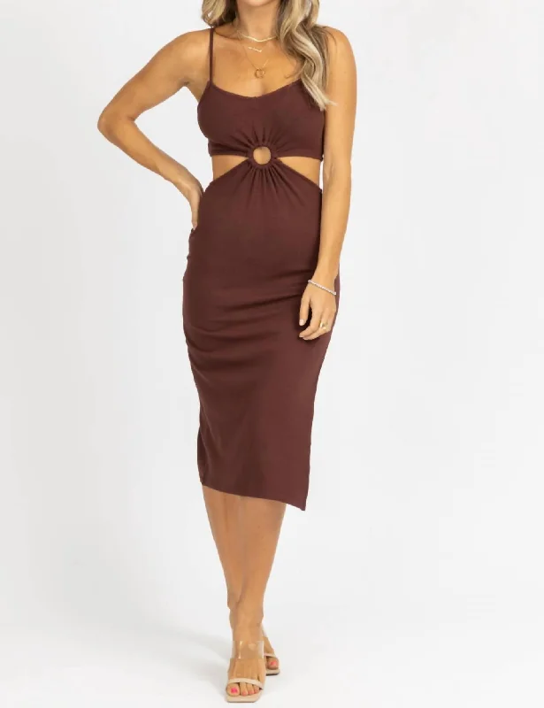 Seasonal Trends O-Ring Lennon Midi Dress In Chocolate