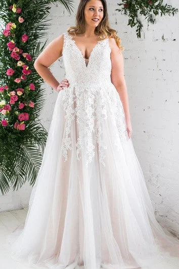 Winter Warm - Up Sale Gorgeous Tulle A Line Plunging Neckline Wedding Dress with Appliques