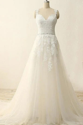 Fashion-Forward A-Line Sweetheart Tulle Dress with Straps and Lace Appliques