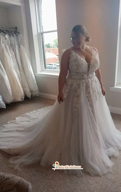 Season Sale Plus Size V-neckline Lace Wedding Dress