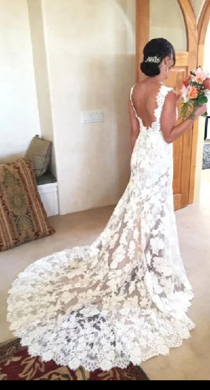 Trend Alert High Quality French Lace Deep V-back Wedding Dress