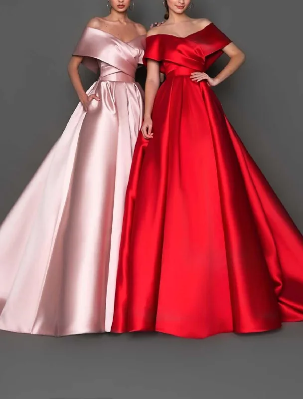 Limited - Edition Drops Ball Gown Celebrity Style Minimalist Princess Quinceanera Formal Evening Dress Off Shoulder Short Sleeve Court Train Satin with Pleats